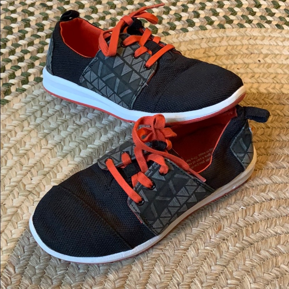 Toms Like new 4Y